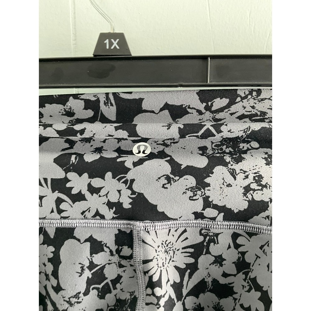 Lululemon Wunder Under High‎ Rise Tight 28 Floral Gray Black Leggings Size 2 - Picture 4 of 6